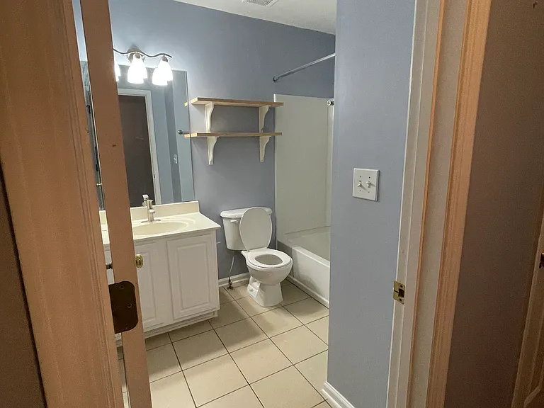 Full Bathroom #2