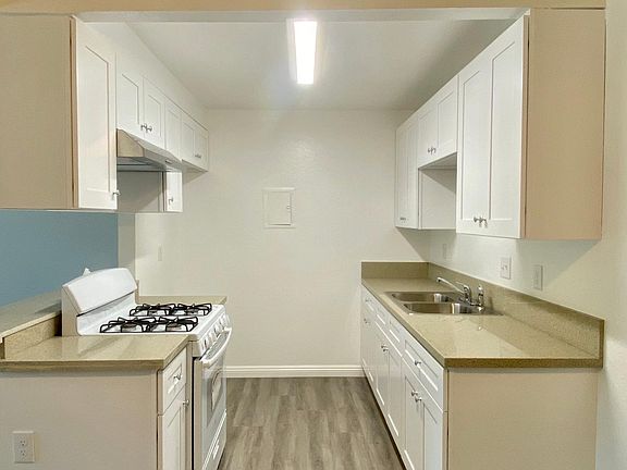 4th image of 1006 E Deodar St #J
