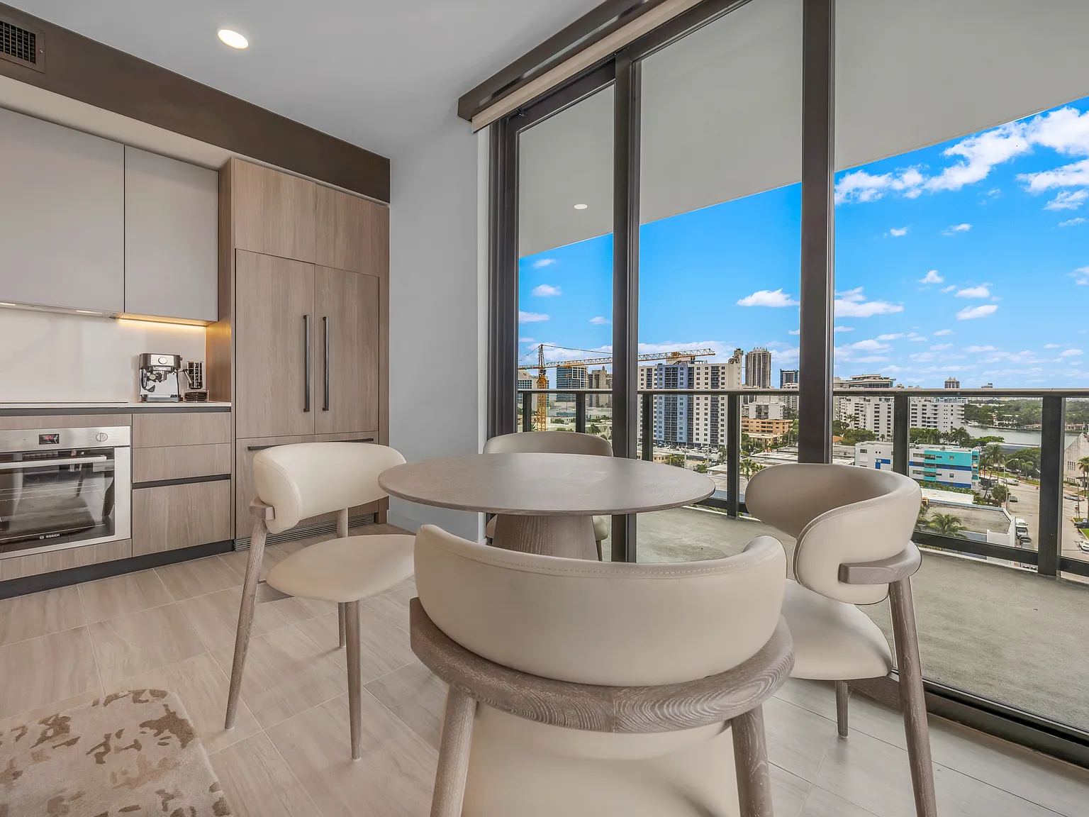 2 bed, 900 sqft, $9,900 — Photo 3