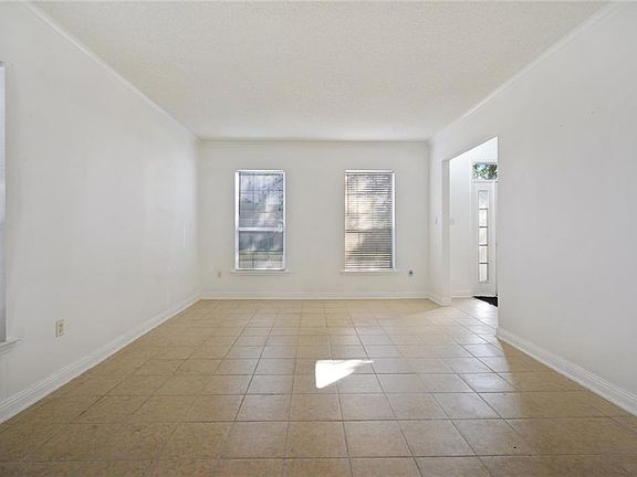 3rd image of 264 Goldenwood Dr
