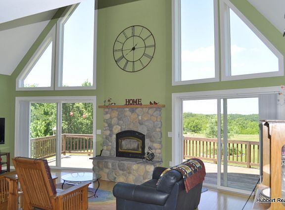 Another view of the livingroom