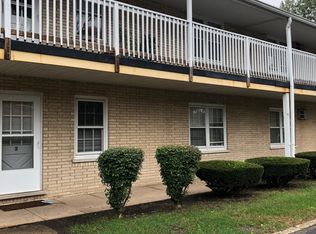 373 W Terra Cotta Ave APT 2, Crystal Lake, IL 60014