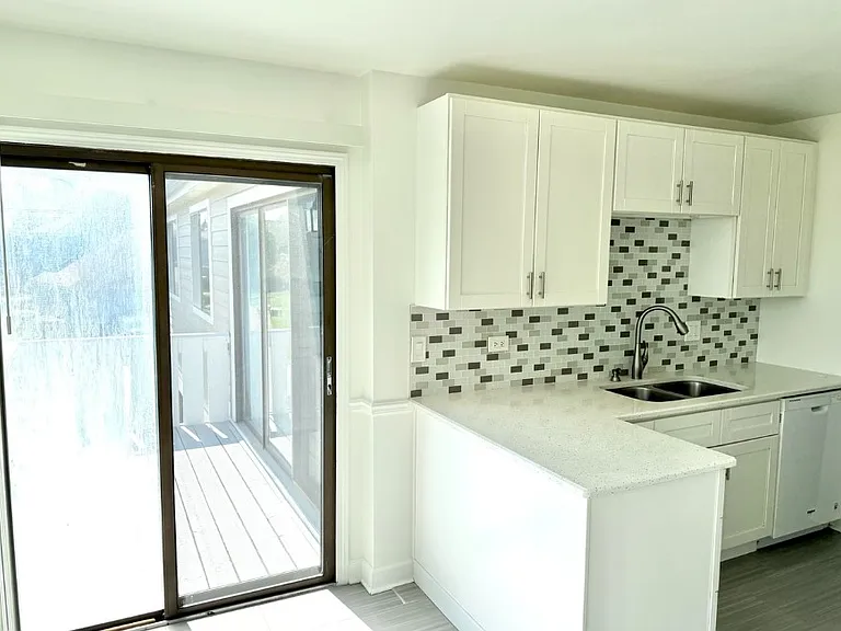 327 Wildberry Ct #D2 — Photo 8