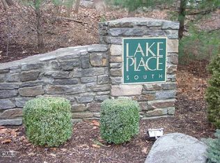 127 Lake Pl S, Danbury, CT 06810