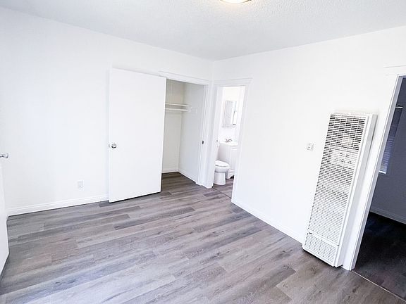 3rd image of 10616 S Figueroa St