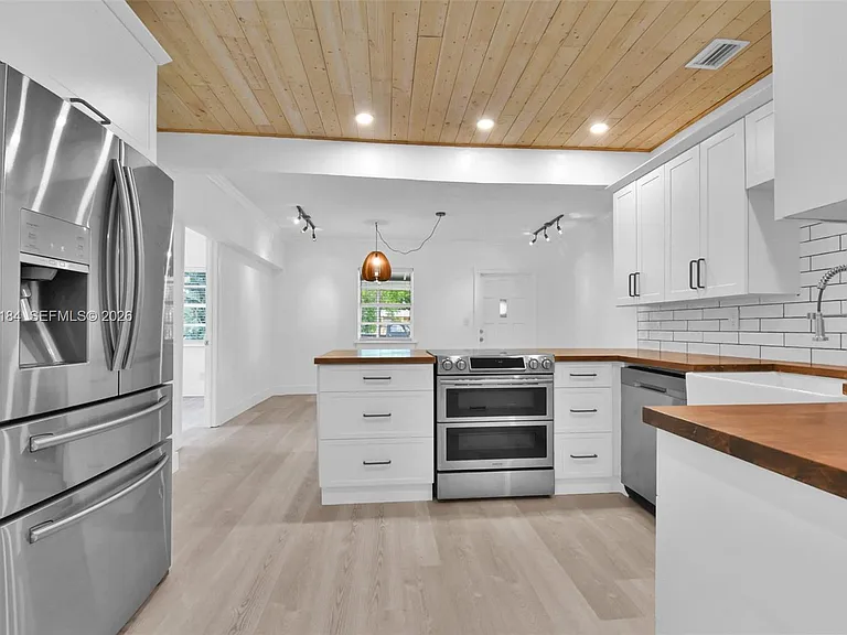 2217 SW 1st Ct — Photo 23