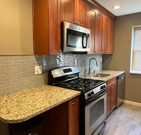 5th image of 378 Valley St
