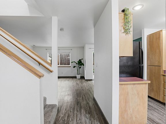 5th image of 467 Tulipan Way