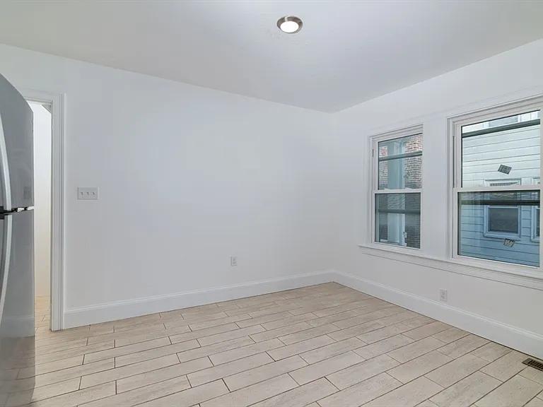 135 Safford St #1 — Photo 3