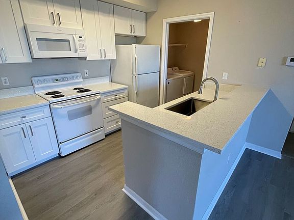 4th image of 5578 Metrowest Blvd #1-305