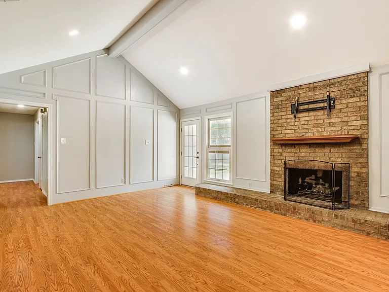 355 Aspenway Dr — Photo 9