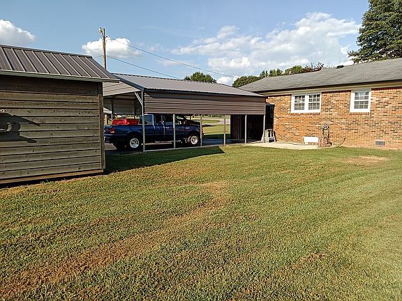 3rd image of 527 Spring Valley Rd