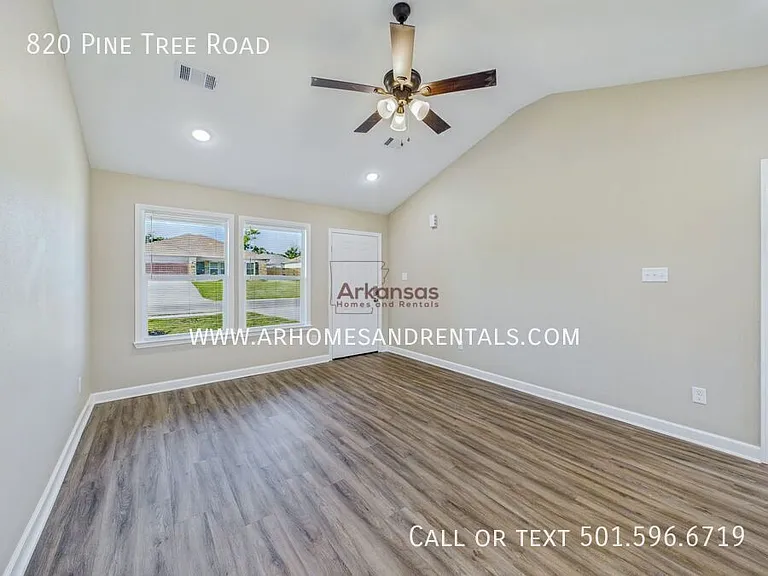 820 Pine Tree Rd — Photo 2