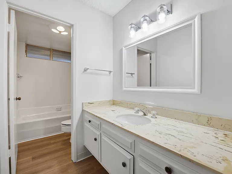 1022 San Marino Dr — Photo 11