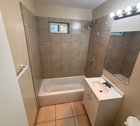 4th image of 4019 46th St APT 4