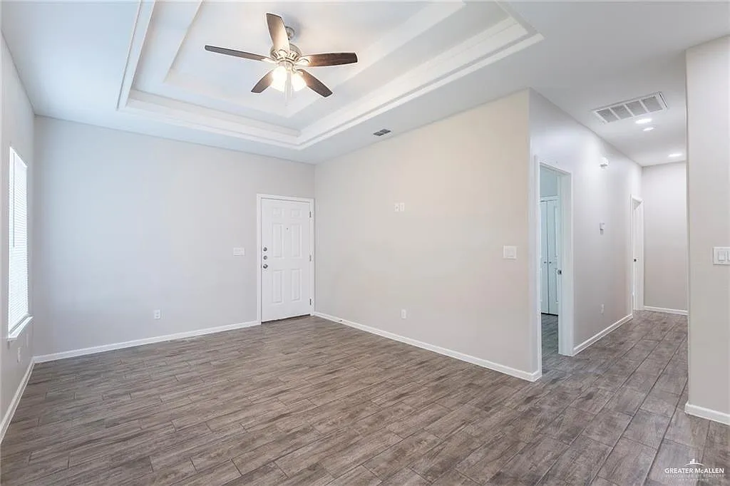 3 bed, 2.0 bath, 1080 sqft, $1,150 — Photo 3
