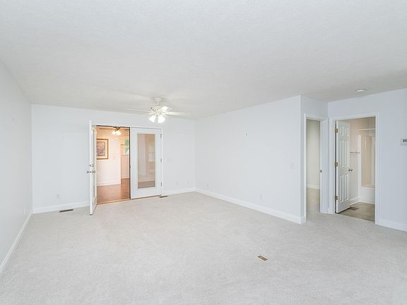 3rd image of 103 Kalmia Cir