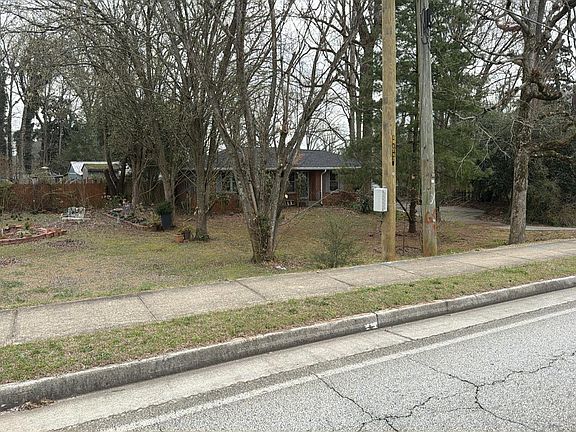 3rd image of 936 Stone Mountain Lithonia Rd