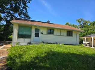 240 McAlpine Dr, Saint Louis, MO 63137