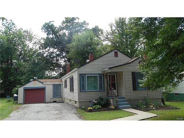 717 E Woodland Dr photo 1
