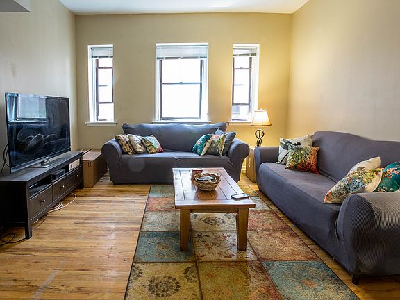 4th image of 227 Christopher Columbus Dr APT 231B