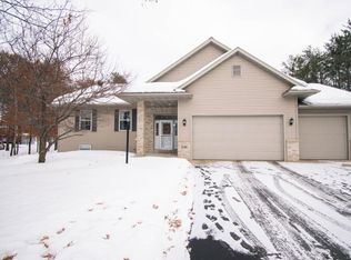 2246 Meadowood Dr, Kronenwetter, WI 54455