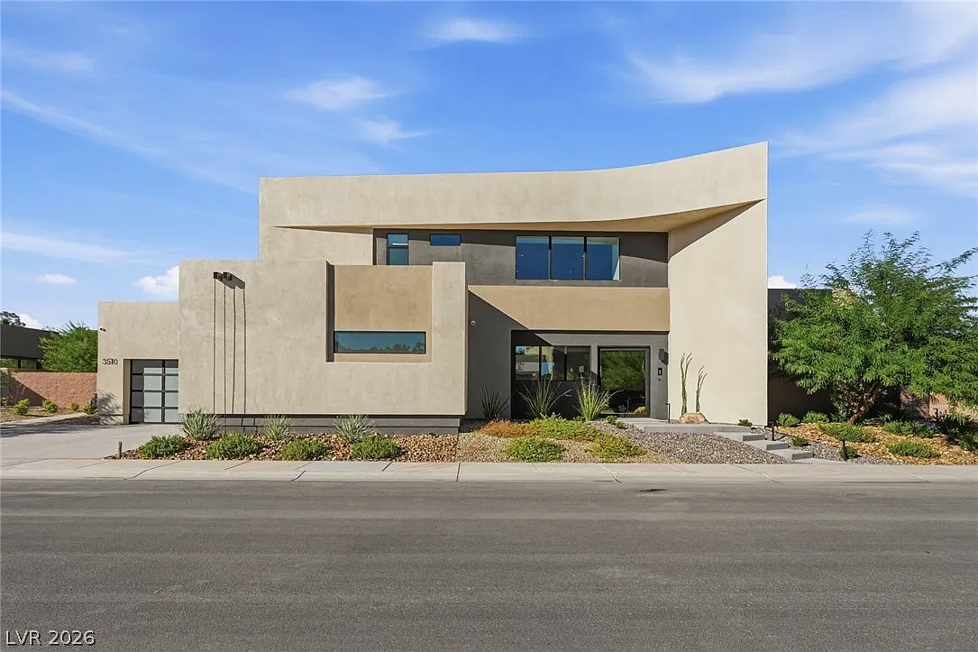 6 bed, 7.5 bath, 6529 sqft, $18,000 — Photo 2