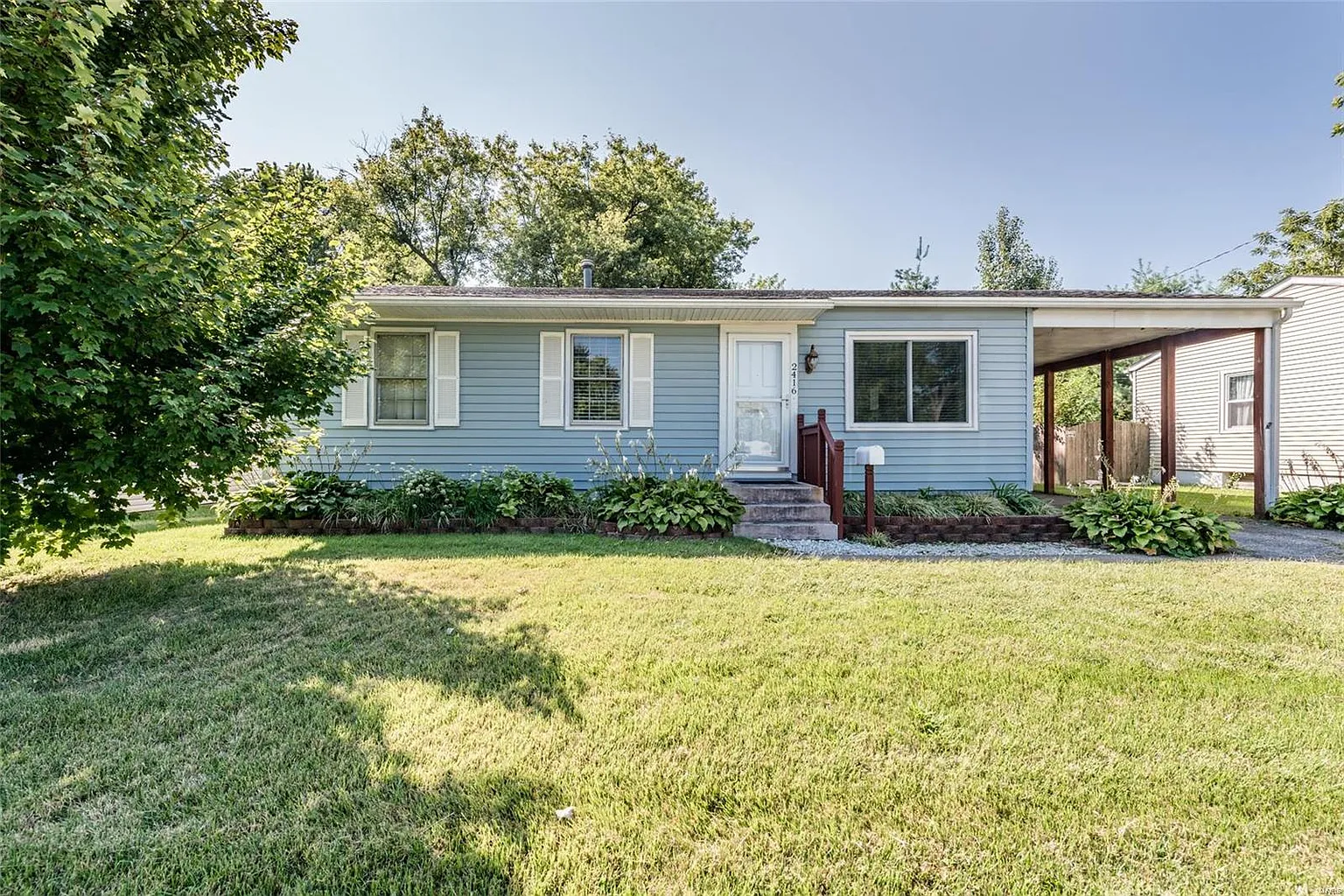 2416 Saint Clair Ave photo 1