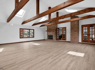 1 Mountain View Ct, Clinton Twp., NJ 08833