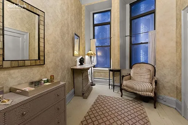 Rented by Sotheby's International Realty | media 10