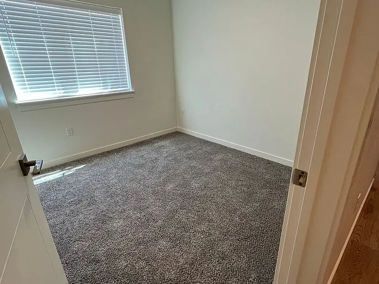 Lexington Sky Apartments — Photo 32