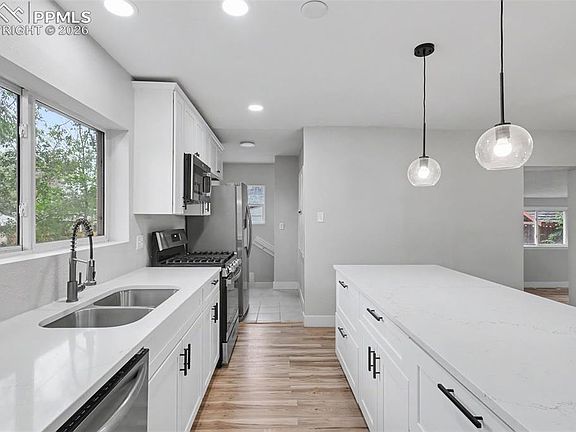 4th image of 812 N Institute St