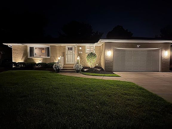 Auto landscape lights 