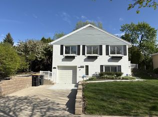 10513 W Grantosa Dr, Wauwatosa, WI 53222