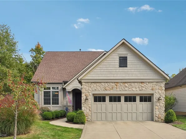 6 River Side Dr, Rocky River, OH 44116