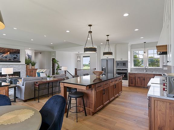 3rd image of 8187 Waterset Cir