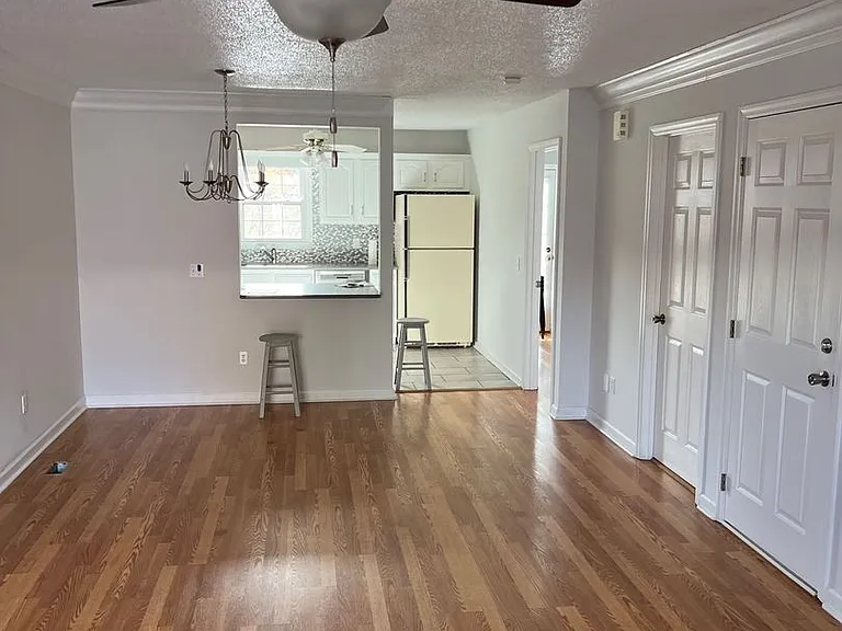 604 Phoenix Ct — Photo 4