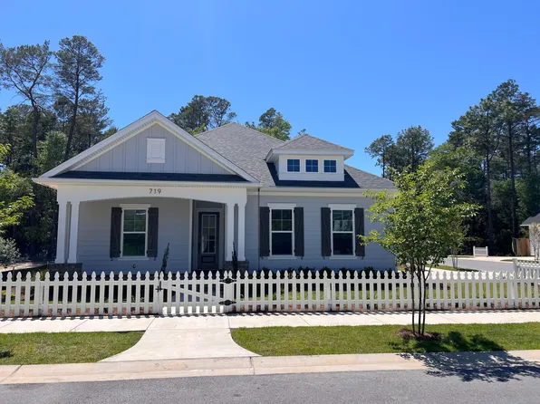 719 Reindeer Rd, Niceville, FL 32578