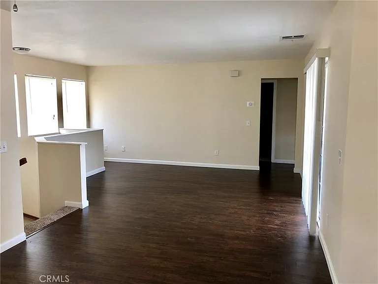 572 N Orange St — Photo 17