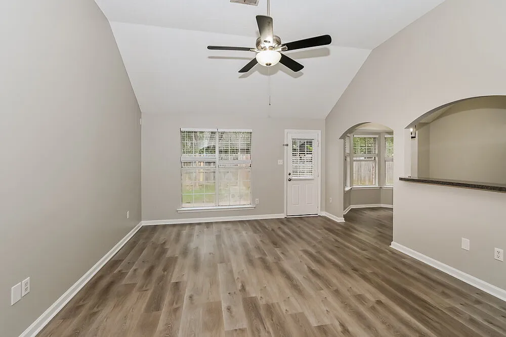 3 bed, 2.0 bath, 1406 sqft, $1,845 — Photo 4