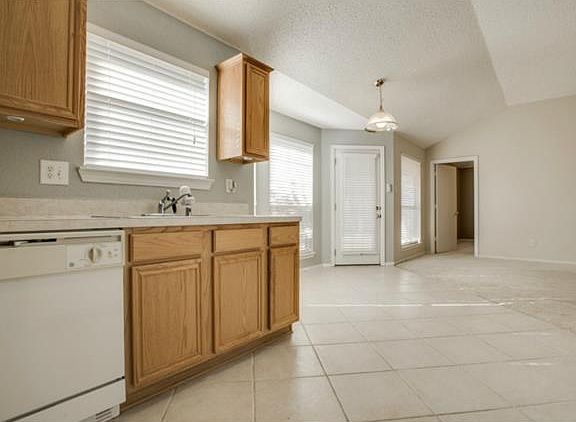 5th image of 2016 Lake Pointe Dr