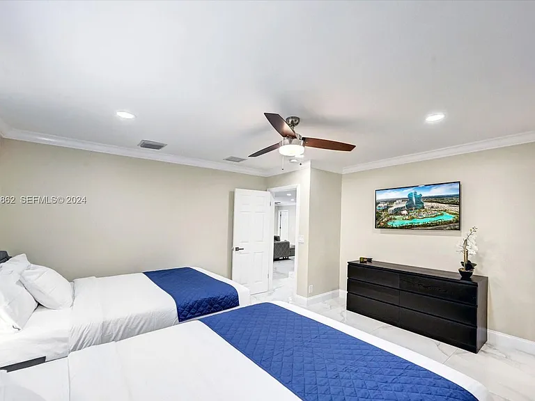 1307 Rodman St — Photo 9