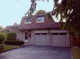 102 Beaverbrook Ct, Toronto, ON M1C3A9