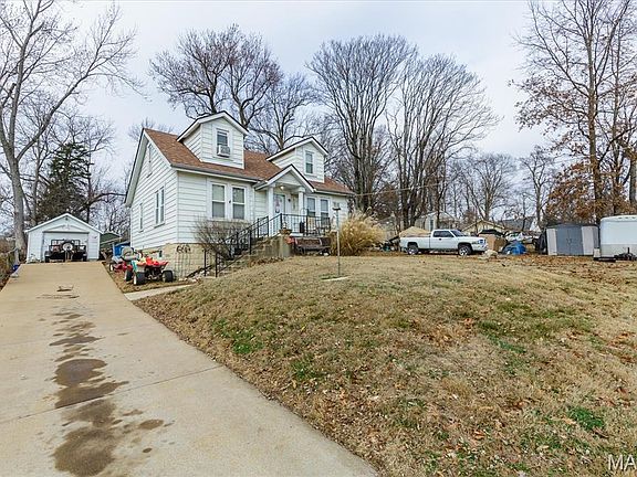2nd image of 2331 Hood Ave