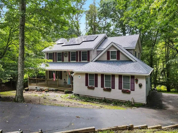 359 Eastshore Dr, East Stroudsburg, PA 18301