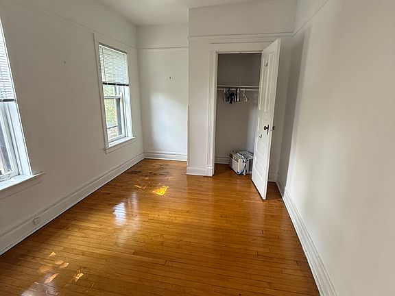 2nd image of 1432 N Hoyne Ave APT 2