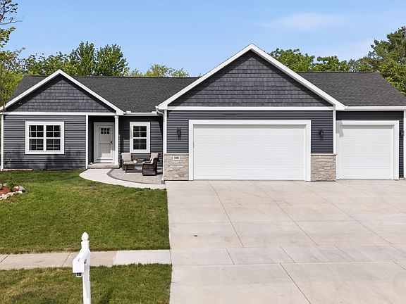 3rd image of 108 River Ct
