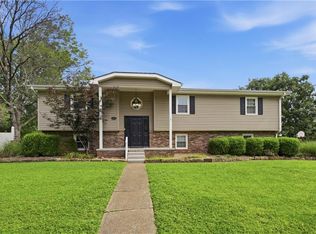 1009 Twin Lakes Dr, Pittsburg, KS 66762