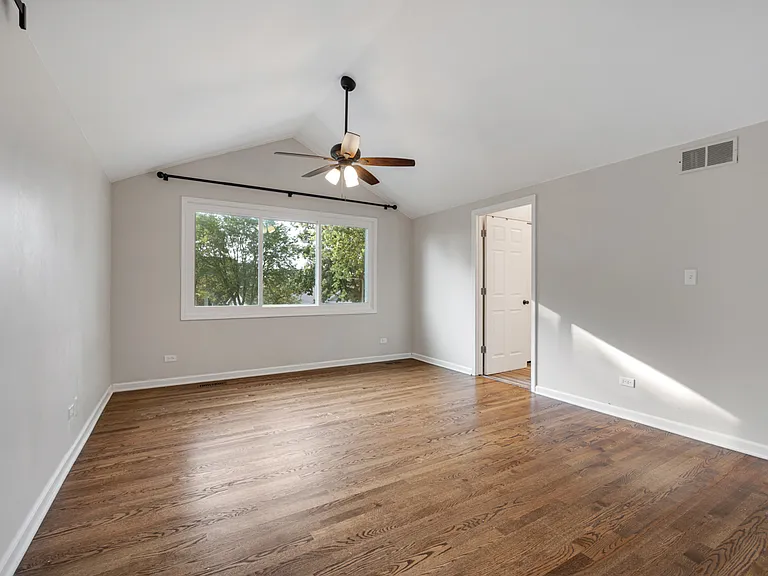615 Chester Ct E — Photo 18