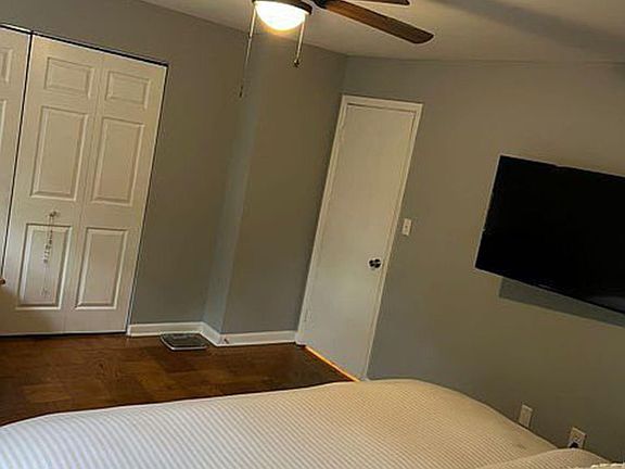 3rd image of 450 Greenbrier Ct #450
